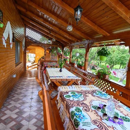 Sub Creasta Cocosului Hotel Breb Buitenkant foto