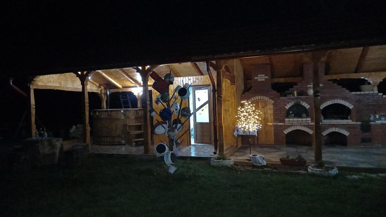 Sub Creasta Cocosului Hotel Breb Buitenkant foto