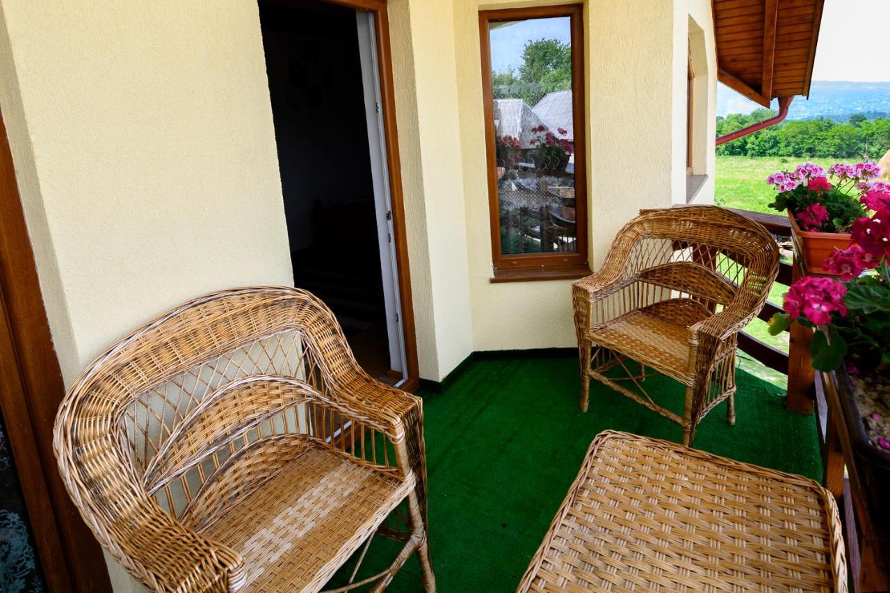 Sub Creasta Cocosului Hotel Breb Buitenkant foto
