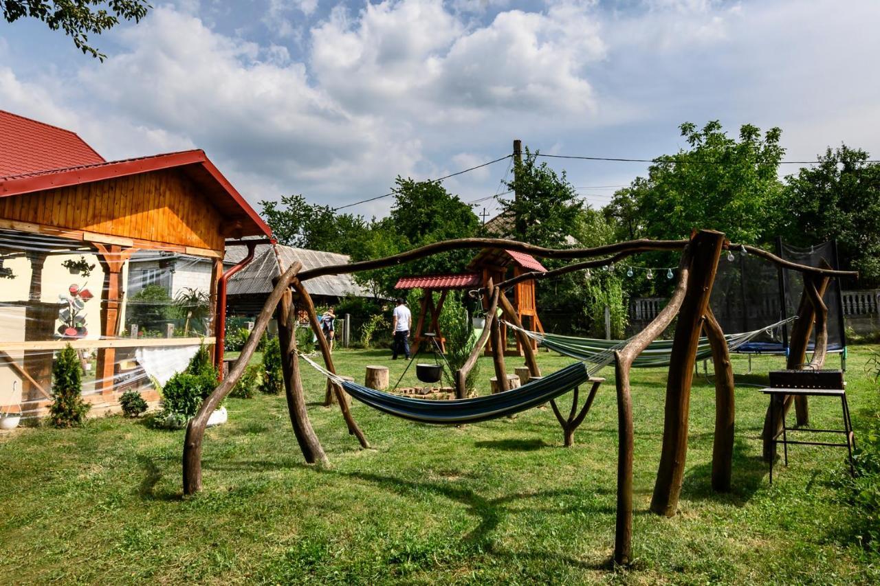 Sub Creasta Cocosului Hotel Breb Buitenkant foto