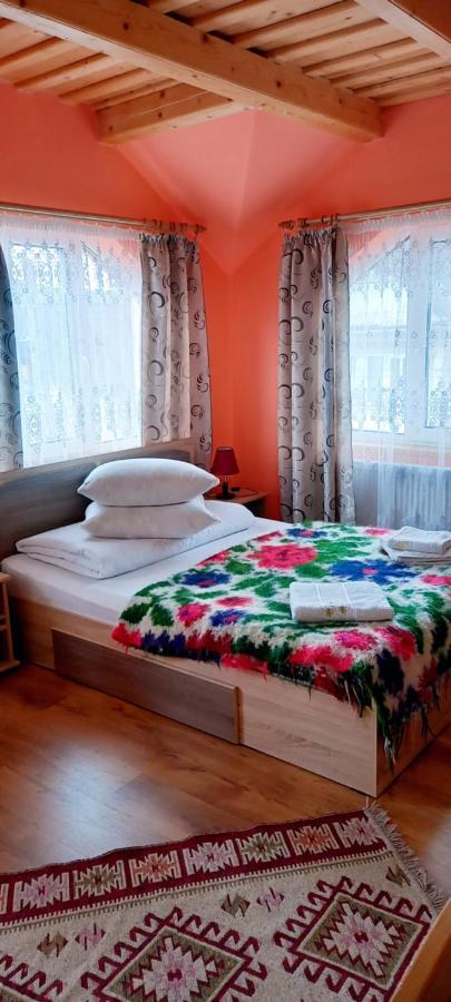 Sub Creasta Cocosului Hotel Breb Kamer foto