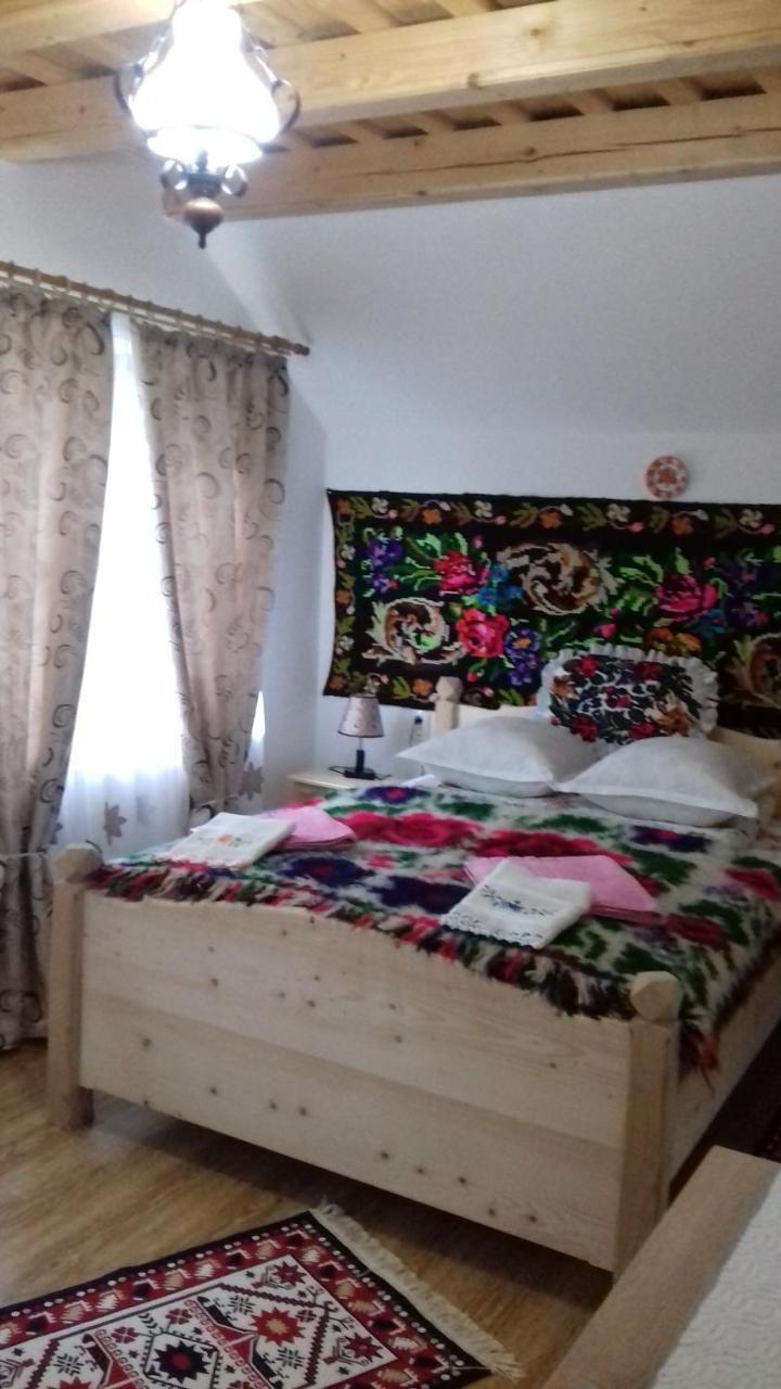 Sub Creasta Cocosului Hotel Breb Buitenkant foto