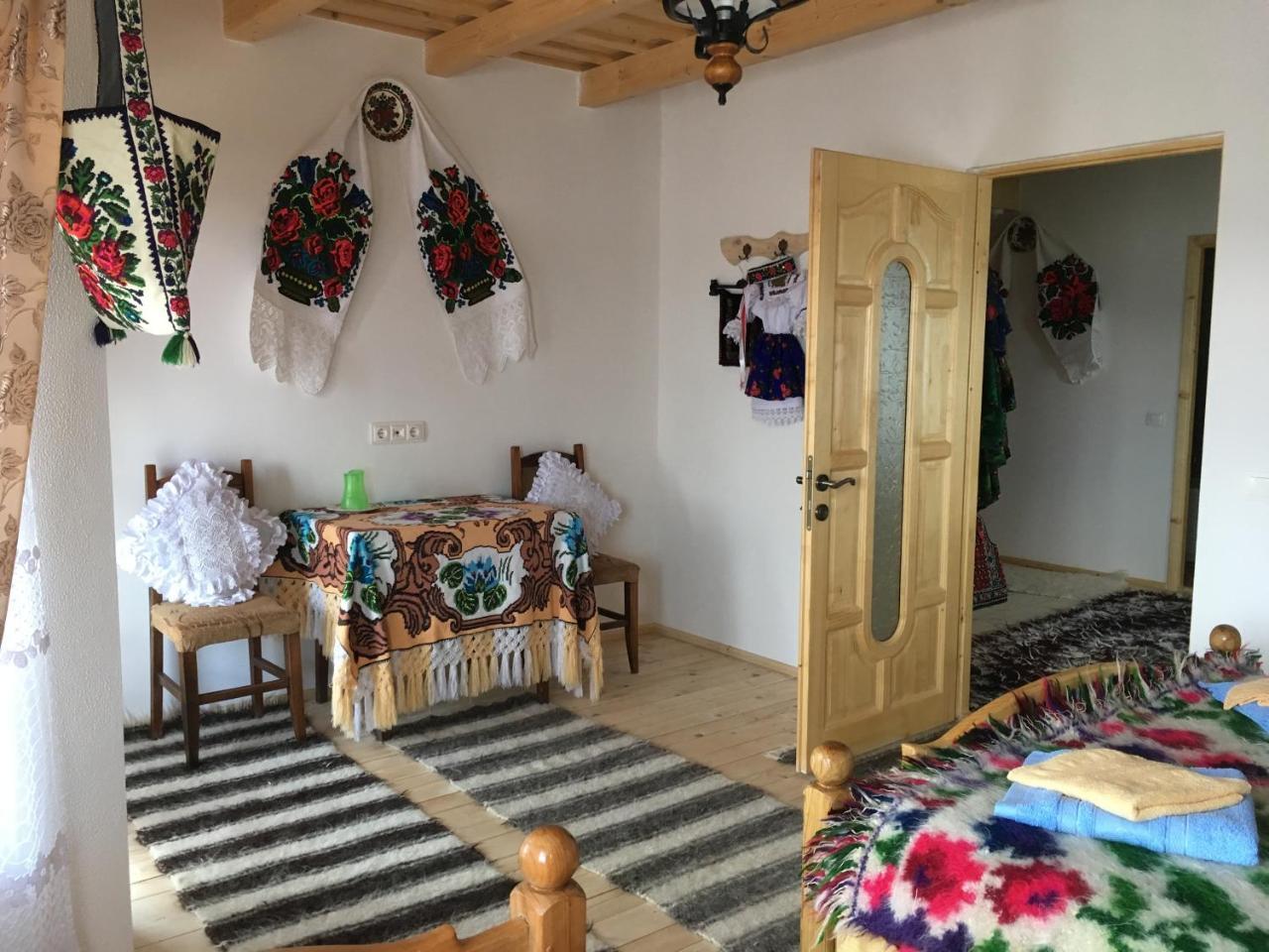 Sub Creasta Cocosului Hotel Breb Buitenkant foto