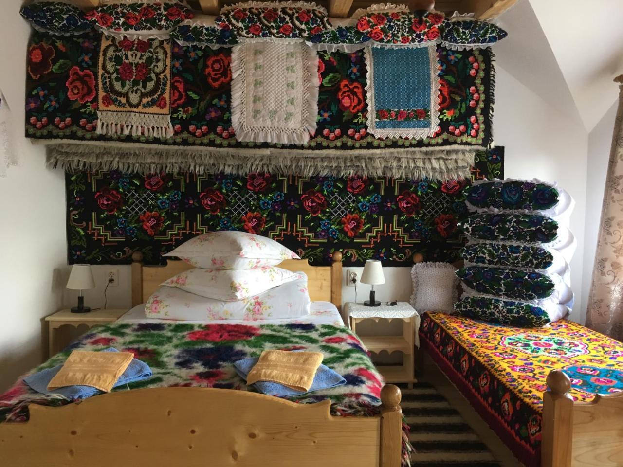 Sub Creasta Cocosului Hotel Breb Buitenkant foto