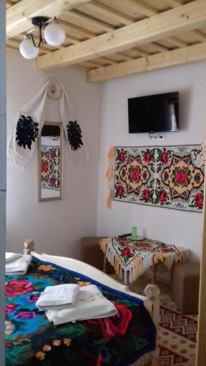 Sub Creasta Cocosului Hotel Breb Buitenkant foto