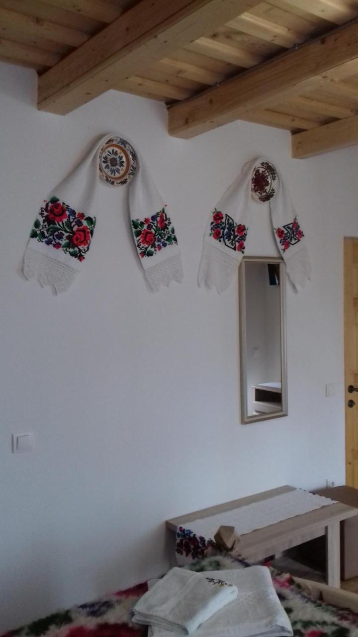 Sub Creasta Cocosului Hotel Breb Kamer foto