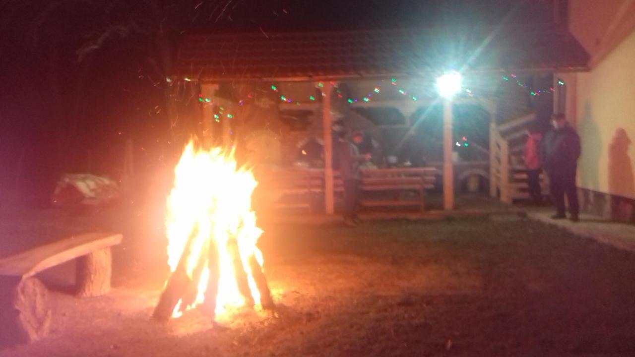 Sub Creasta Cocosului Hotel Breb Buitenkant foto
